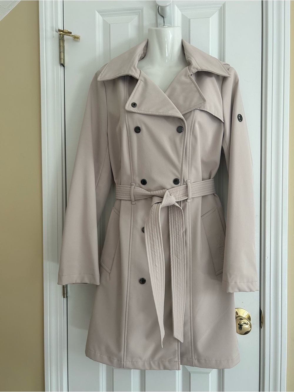 Women's Double-Breasted Belted Trench Coat - Light Beige